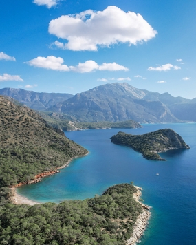 蓝天白云山河湖泊风光摄影图片